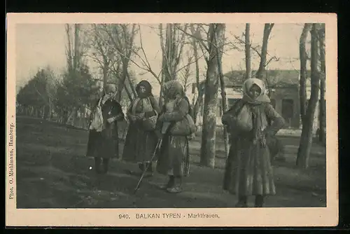 AK Marktfrauen in Trachten, Balkan