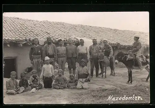 Foto-AK Mazedonische Männer und Kinder, Esel
