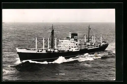 AK Handelsschiff M.V. Otaki in voller Fahrt