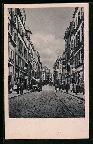 AK Metz, Römerstrasse mit Passanten