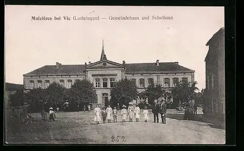 AK Maizières bei Vic, Gemeindehaus und Schulhaus