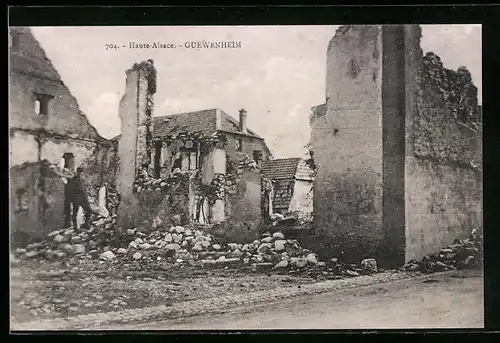 AK Guewenheim /Haute-Alsace, Strassenpartie mit zerstörten Häusern