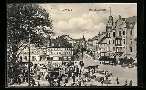 AK Eisenach, belebter Marktplatz mit Brunnen