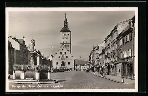 AK Deggendorf /Bayer. Ostmark, Luitpoldplatz mit Kirche