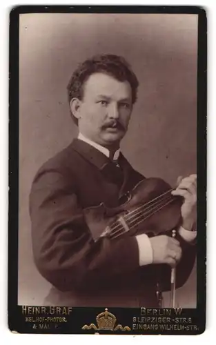 Fotografie Heinr. Graf, Berlin, Felix Meyer, königlicher Kammervirtuose mit seiner Geige