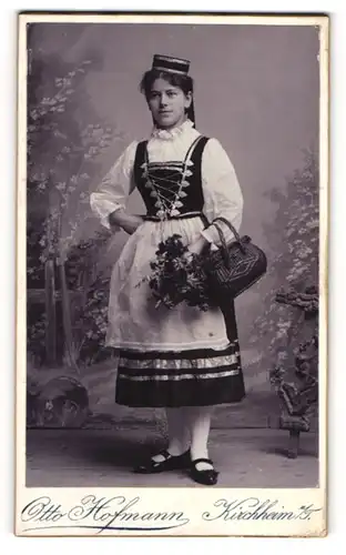Fotografie Otto Hofmann, Kirchheim u. T., junge Frau im Trachtenkleid