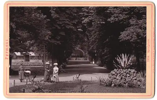 Fotografie Römmler & Jonas, Dresden, Ansicht Pyrmont, Im Park am Spielplatz mit Blick zum Musikpavillon