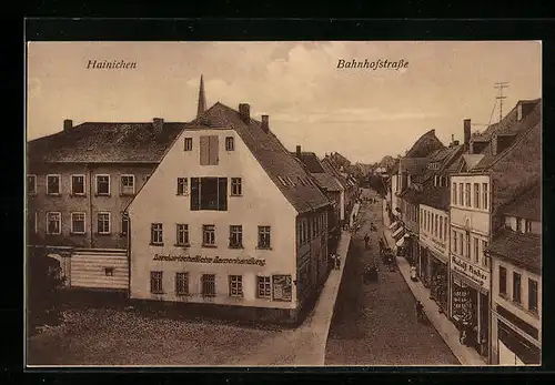 AK Hainichen, Bahnhofstrasse aus der Vogelschau, mit Samenhandlung