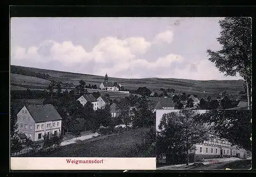 AK Weigmannsdorf, Gasthof, Gesamtansicht mit Feldern