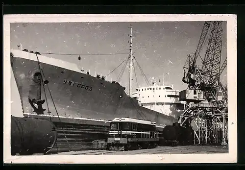 AK Handelsschiff Uschgorod im Hafen