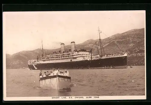 AK Passagierschiff SS Orford der Orient Line ankert vor einer Küste