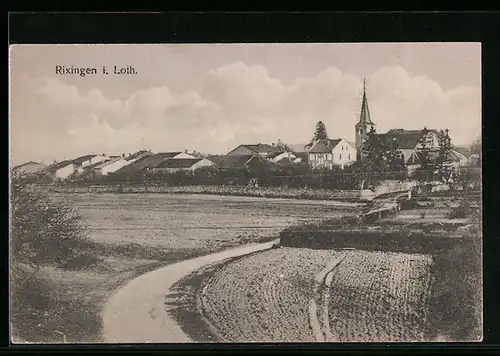 AK Rixingen i. Loth., Blick über die Felder auf den Ort