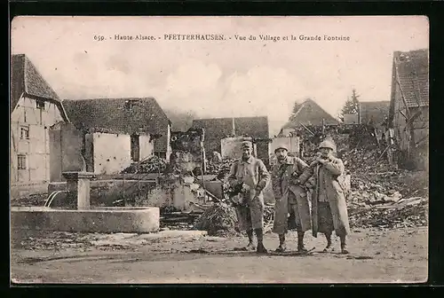 AK Pfetterhausen /Haute-Alsace, Vue du Village et le Grande Fontaine