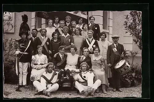 Foto-AK Rixheim, Gruppe von Studenten mit Frauen