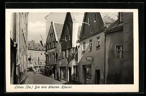 AK Löbau /Sa., Strassenpartie mit den drei ältesten Häusern