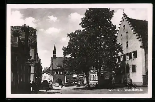 AK Lahr i. B., Friedrichstrasse mit Geschäft