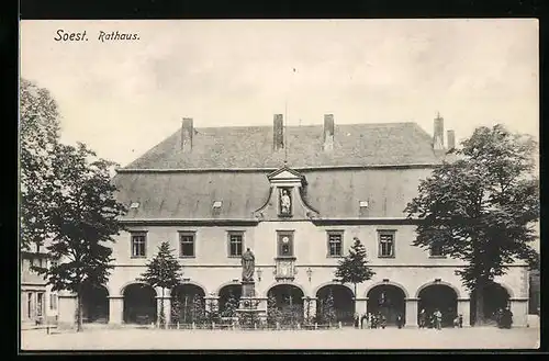 AK Soest, Rathaus mit Denkmal