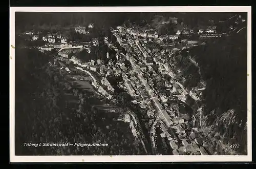 AK Triberg i. Schwarzwald, Fliegeraufnahme des Ortes