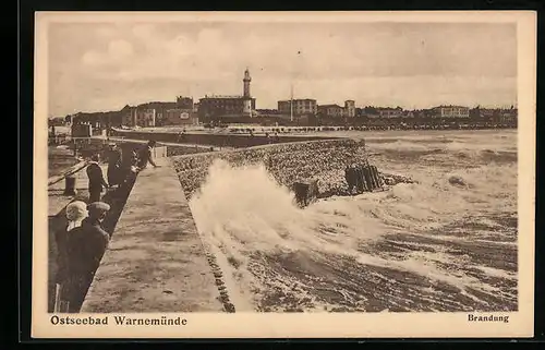 AK Warnemünde, Mole mit Brandung