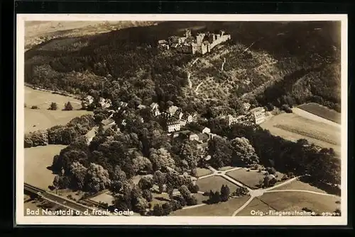 AK Bad Neuhaus a. d. fränk. Saale, Fliegeraufnahme vom Ort