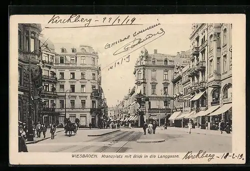 AK Wiesbaden, Kranzplatz mit Blick in Langgasse