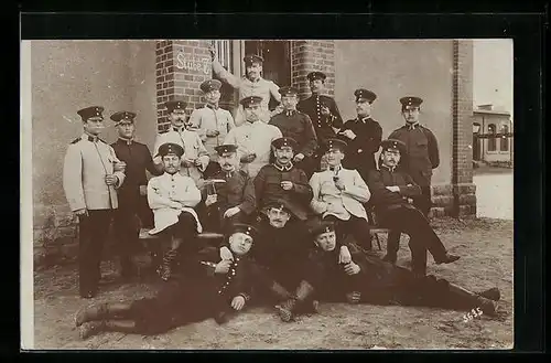 AK Strassburg, Männer in Uniform vor Stube 7