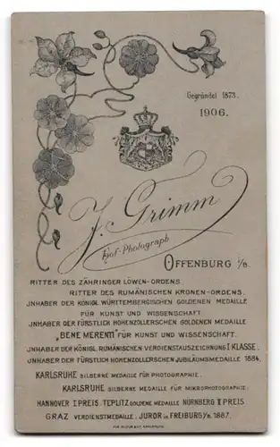 Fotografie J. Grimm, Offenburg i./B., Süsses Geschwisterpaar im Partnerlook