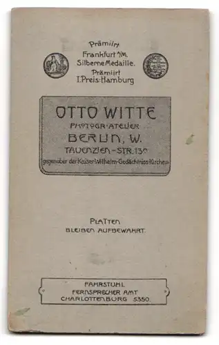 Fotografie Otto Witte, Berlin, Tauenzien-Str. 13, Stattlicher bürgerlicher Herr im karrierten Anzug mit Bart