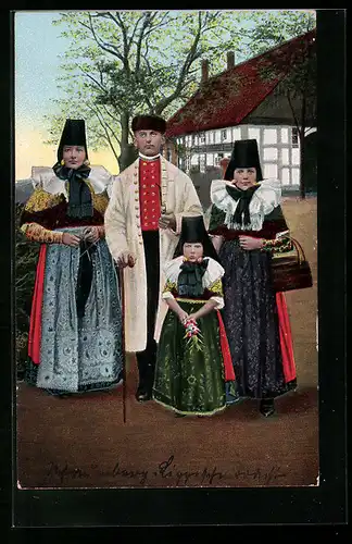 AK Familie in Schaumburg-Lippischer Tracht