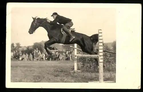 AK Pferd und Jockey beim Sprung übers Hindernis