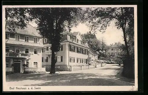 AK Bad Neuhaus a. d. Saale, Strassenpartie der Ortschaft