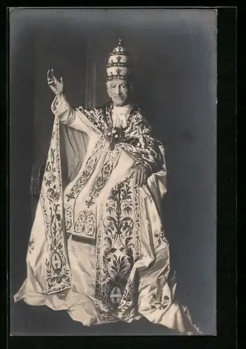 AK Papst Leo XIII. hebt segnend die Hand