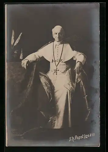 AK S. h. Papst Leo XIII. sitzt am Tisch