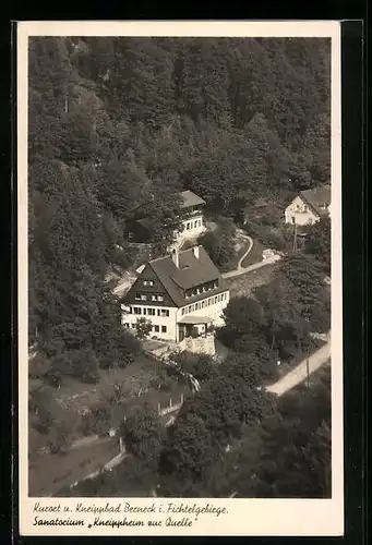 AK Berneck / Fichtelgebirge, Sanatorium Kneippheim zur Quelle, Luftaufnahme