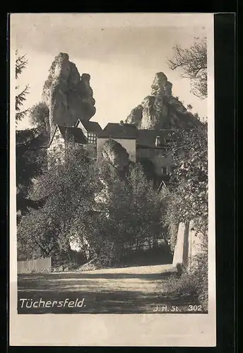 AK Tüchersfeld, Strasse im Ort mit Blick zu den Felsen