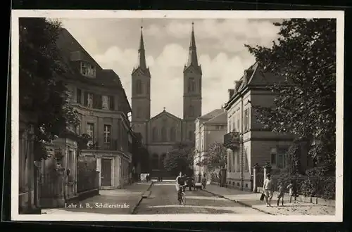 AK Lahr i. B., Schillerstrasse mit Kirche