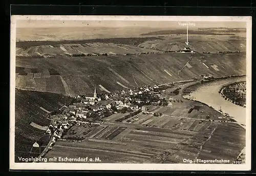 AK Escherndorf a. M., Gesamtansicht mit Vogelsburg, Fliegeraufnahme