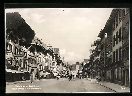 AK Waldshut, Kaiserstrasse mit oberem Tor