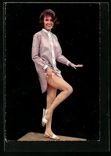 AK Schauspielerin Paula Prentiss zeigt ihre Beine