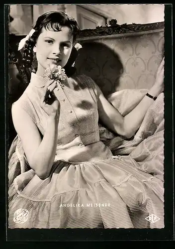 AK Schauspielerin Angelika Meissner im prachtvollen Kleid
