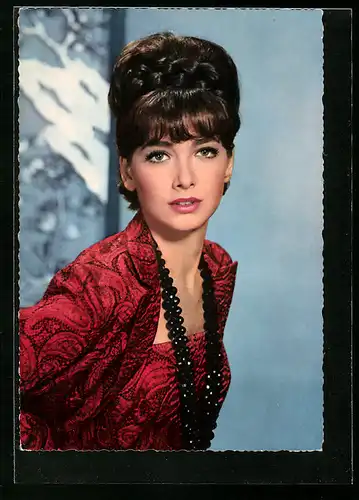 AK Schauspielerin Suzanne Pleshette bildschön im roten Kleid