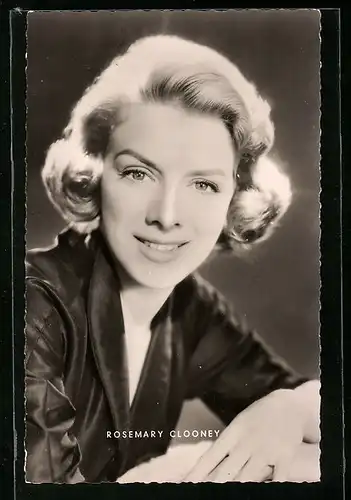 AK Schauspielerin Rosemary Clooney mit freundlichem Blick