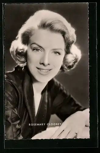 AK Schauspielerin Rosemary Clooney mit freundlichem Blick