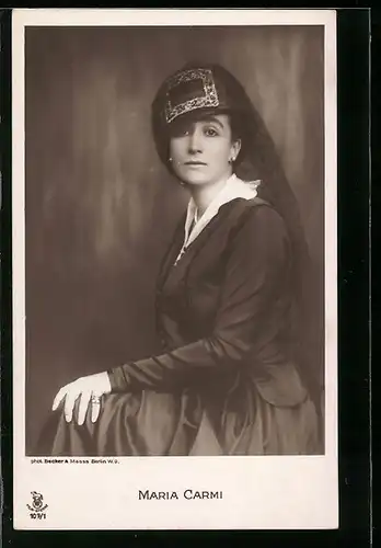 AK Schauspielerin Maria Carmi in einem Filmkostüm