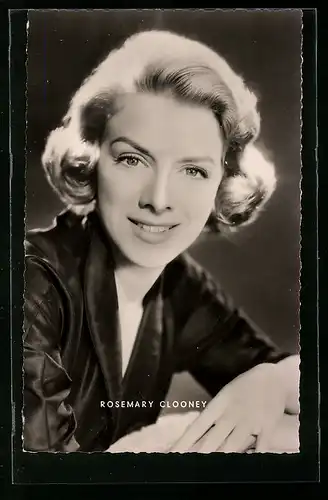 AK Schauspielerin Rosemary Clooney mit freundlichem Lächeln