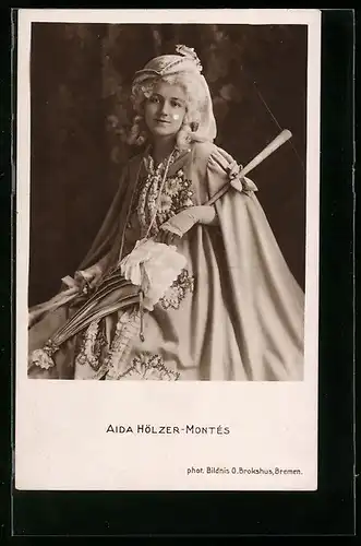 AK Schauspielerin Aida Hölzer-Montés in einem Filmkostüm