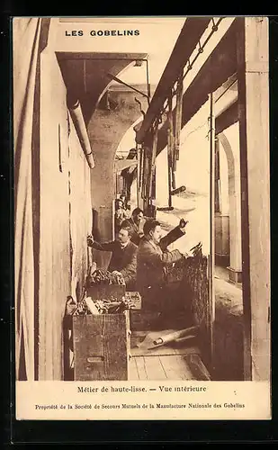 AK Les Gobelins, Arbeiter beim Weben von Teppichen am Webstuhl