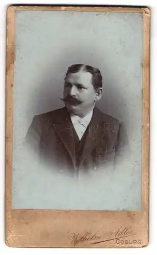 Fotografie Wilhelm Adler, Coburg, Allee 6, Portrait stattlicher Herr mit Vollbart