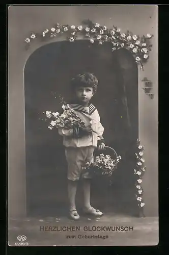 Foto-AK EAS: Knabe im Matrosenanzug mit Blumen zum Geburtstag