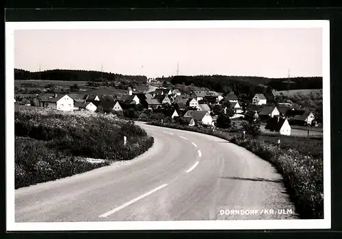 AK Dorndorf /Ulm, Strassenpartie in den Ort hinein